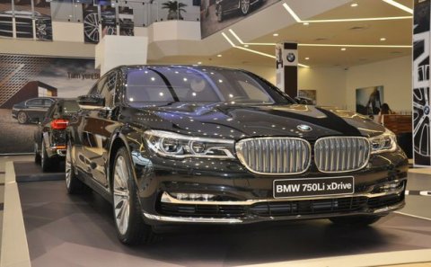 Eks-nazir Bakıya yeni BMW-lər gətirdi - Fotolar