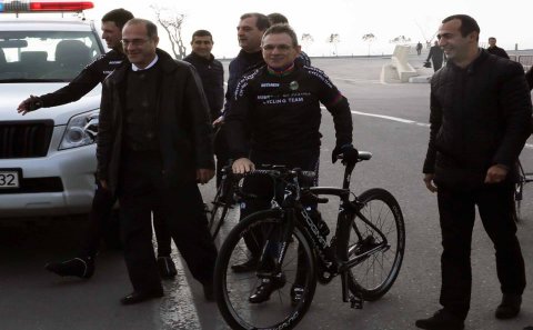 Mədət Quliyev velosiped sürdü - FOTOLAR