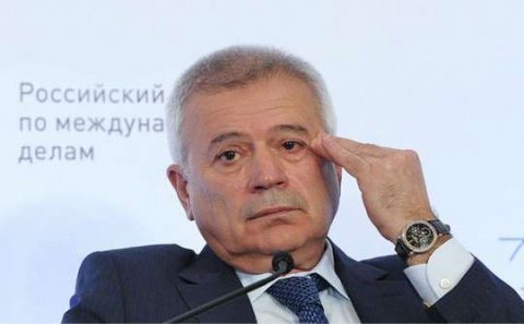 Ələkbərov Mənsimovun otelini aldı