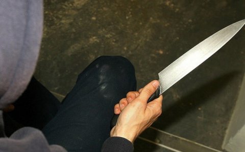 Yeznə baldızını bıçaqladı