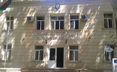 Ana və uşaqları aclığa başladı: Göyçay  hakimindən özbaşınalıq