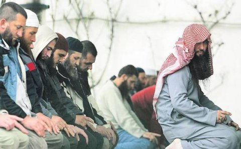 Vəhhabiləri ölkədən çıxarmaq istəyən silahlı şəxs tutuldu