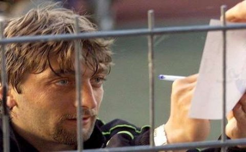 Məşhur futbolçu vəfat etdi