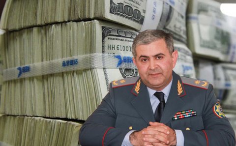 GENERAL NOVRUZOVUN BAHALI MAŞIN KOLLEKSİONU: GÖMRÜKDƏN MƏNİMSƏNİLƏN GİZLİ PULLAR