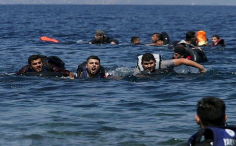 Avropa yeni qaçqın dalğasını qorxu ilə gözləyir-200 min qaçqın