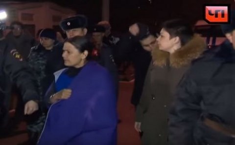  4 yaşlı qızın başını kəsmiş qadın - Oğlu da həbs olundu