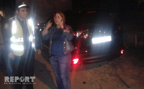 Bakıda sərxoş qadın sürücü polislərə çətin anlar yaşatdı - VİDEO
