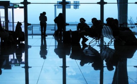 Bakı aeroportunda iranlılardan narkotik götürüldü