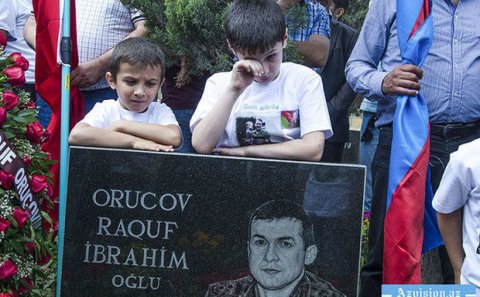Şəhid polkovnikin ailəsinin hesabına pul köçürülüb