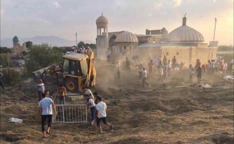 İslam Kərimov sabah dəfn ediləcək, qəbri qazılıb - FOTO