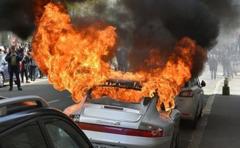 Bakıda PORSCHE yandı