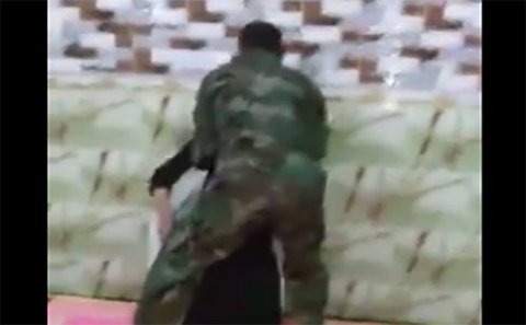Müharibədən 3 günlük qayıdan mayorun  iflic anasıyla rəftarı -İzləmə rekordu qırır Video İzlə