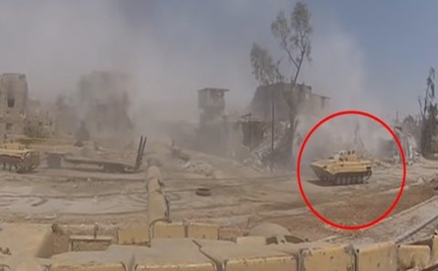 Suriyada rus tankı belə vuruldu - Video