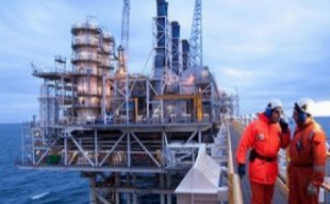 BP: Xəzər dənizində itkin düşən neftçinin meyiti sudan çıxarıldı