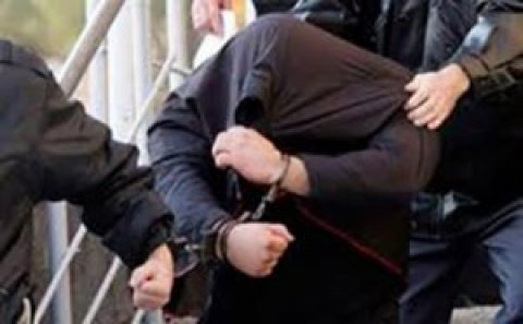 Gəncə polisi qadını lüt şəkillərlə şantaj edən şəxsi tutdu