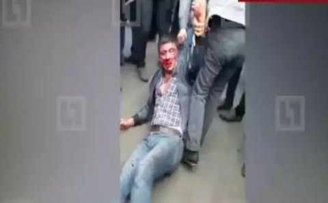 Arvadına zəng edən kişini qanına qəltan etdi - Bakıda