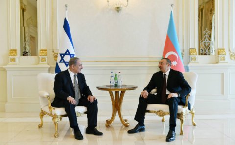 İlham Əliyev Netanyahu ilə təkbətək görüşdü