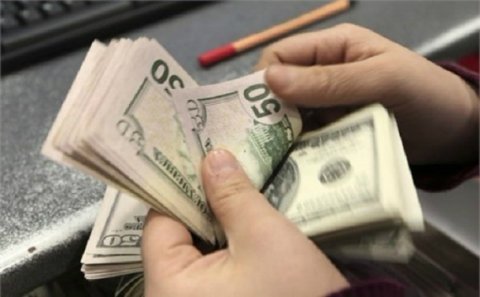 Azərbaycanda dollar 2 manatda saxlanılsın