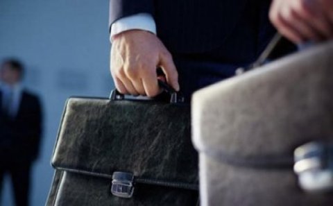 Yüksək vəzifəli məmurların maaşları azaldılır - Yeni qərar