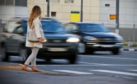  “AA” seriyalı “Mercedes” 33 yaşlı qadını vuraraq öldürdü