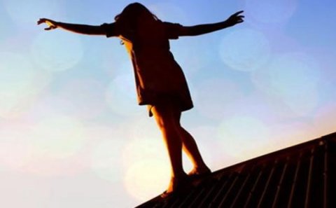 Anası intihar edən 16 yaşlı qızının cənazəsindən imtina etdi: “Onsuzda dirilməyəcək”