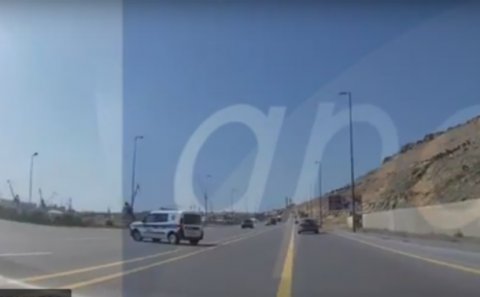 Polis maşını ilə “Porsche”nin toqquşma anı - Video