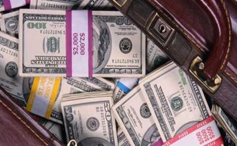 DTX gömrük rəisini həbs etdi: xaricə dollar daşıyan dəstə ifşa edildi