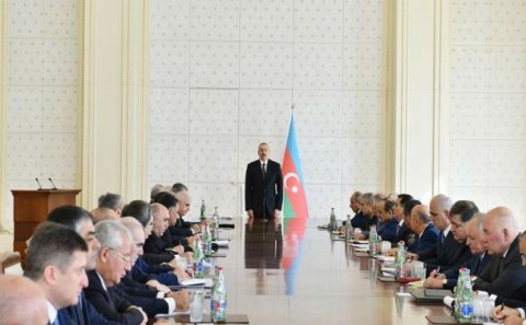 İlham Əliyev nazirləri topladı