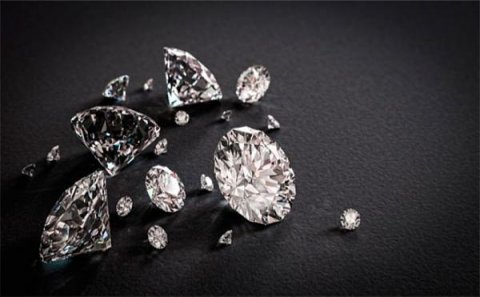 15 yaşlı uşaq yerdən brilliant dolu çanta tapdı