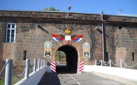 Ermənistanda rus zabitini VƏHİCƏSİNƏ DÖYDÜLƏR
