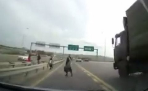 Bakıda kamikadze-piyadalar son anda ölümdən xilas oldular – VİDEO