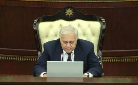 Oqtay Əsədovdan deputatlara irad: “Telefonları söndürün”
