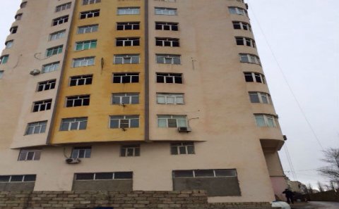 Bakıda 16 mərtəbəli yeni binada çatlar yarandı – FOTOLAR
