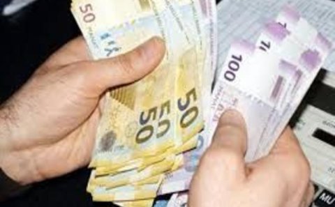 Bakıda ŞOK HADİSƏ: İllərlə topladığı pulu ev almağa gedərkən itirdi - VİDEO