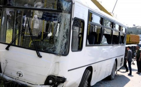 Bakıda marşrut avtobusu ağır qəza törətdi: ÖLƏN VAR 