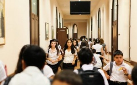  Bakı məktəbində şok hadisə-Şagird sinif yoldaşlarına psixotrop dərman satırmış 