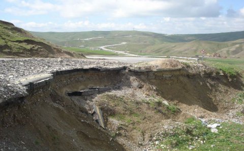 Bakı-Şamaxı yolunun sürüşmə zonası ilə bağlı qərar verildi