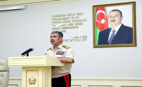 Zakir Həsənov şəxsi heyəti təbrik etdi