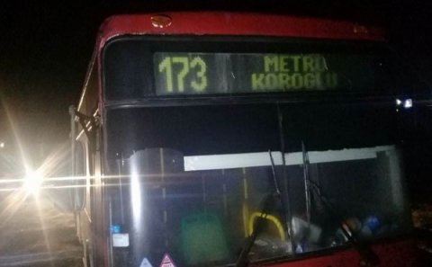 Bakıda sərnişin avtobusu metronun süpürgəçisini vuraraq öldürdü