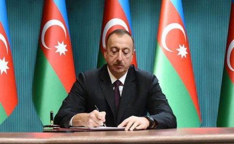 Dövlət qulluqçularının aylıq vəzifə maaşı artırıldı - SƏRƏNCAM