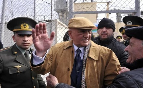 Jurnalist Əli İnsanovu TƏNQİD ETDİ: 