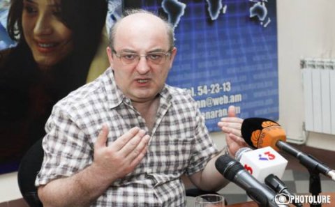 “Rusiya Paşinyanı sədaqət andı içməyə məcbur edir” – Erməni EKSPERT