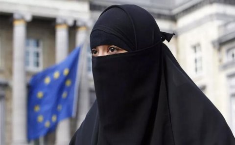Hollandiyada bu gündən niqab qadağan edilir