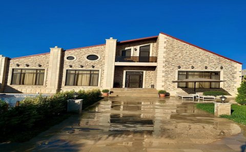 Dünya şöhrətli stilist Bakıda özünə villa tikdirdi - VİDEO