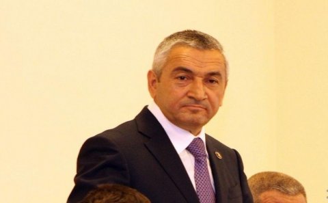 İcra başçısı 280 min rüşvətə görə tutulan işçisini azadlığa çıxardı