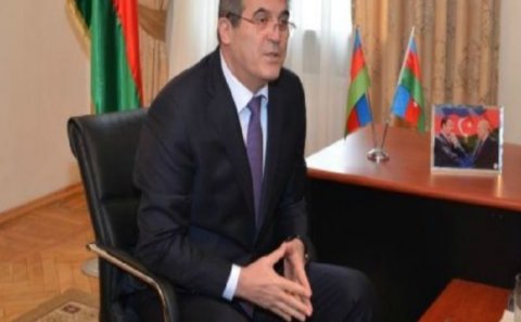 Qaradağın icra başçısı Süleyman Mikayılov 61 yaşlı böyük qardaşını döyüb