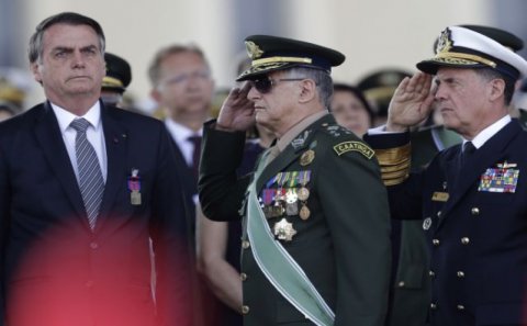 Üç general işdən qovuldu: Ölkədə dövlət çevrilişi iddiası