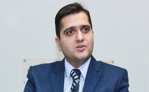 Politoloq: 