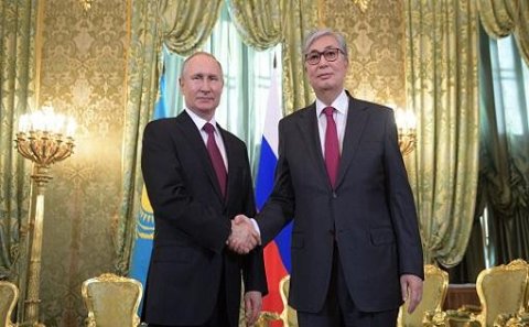 Putin Tokayevin adını səhv dedi - Video
