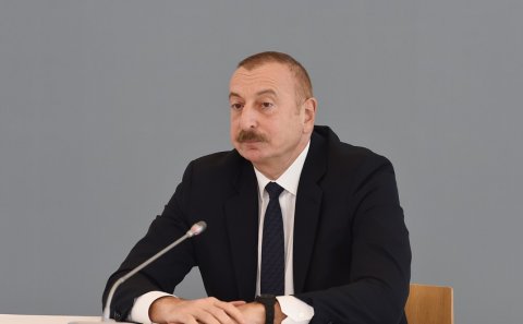 Prezident ulu öndər Heydər Əliyevin məzarını ziyarət etdi